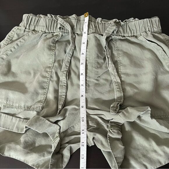 Aerie Shorts Womens Small Olive Green Elastic Waist Pockets Pull On Lightweight - Picture 8 of 9